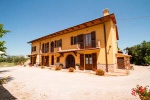 Photos and pictures of self-catered apartments in Tuscany for tourist rental in Cortona