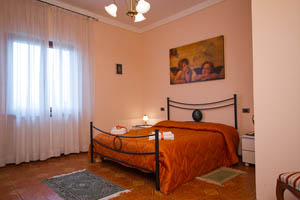 Photos and pictures of self-catered apartments in Tuscany for tourist rental in Cortona