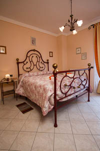 Photos and pictures of self-catered apartments in Tuscany for tourist rental in Cortona