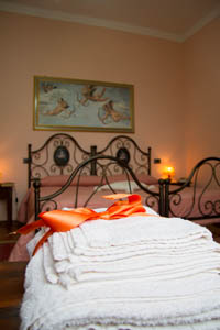 Photos and pictures of self-catered apartments in Tuscany for tourist rental in Cortona