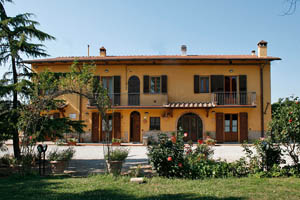 Photos and pictures of self-catered apartments in Tuscany for tourist rental in Cortona